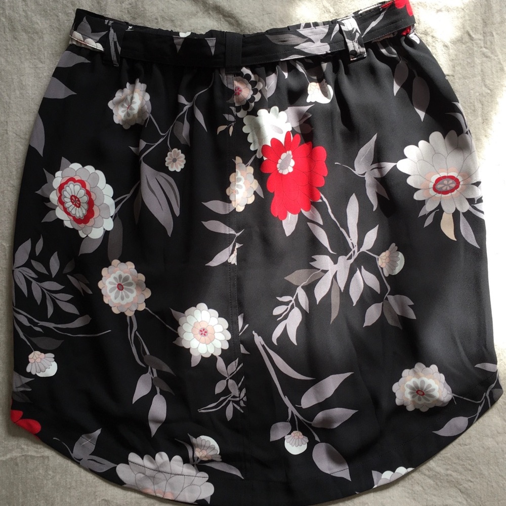 Loft Skirt Black with floral print size XS